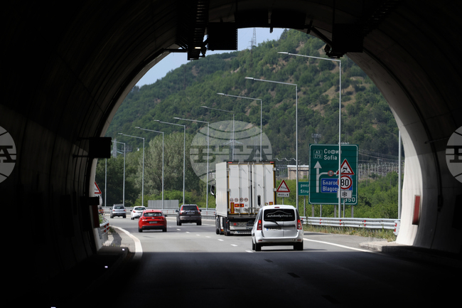 Движението в тръбата за Благоевград на тунел "Кочериново" на автомагистрала "Струма" ще бъде ограничено утре между 8:00 и 18:00 часа