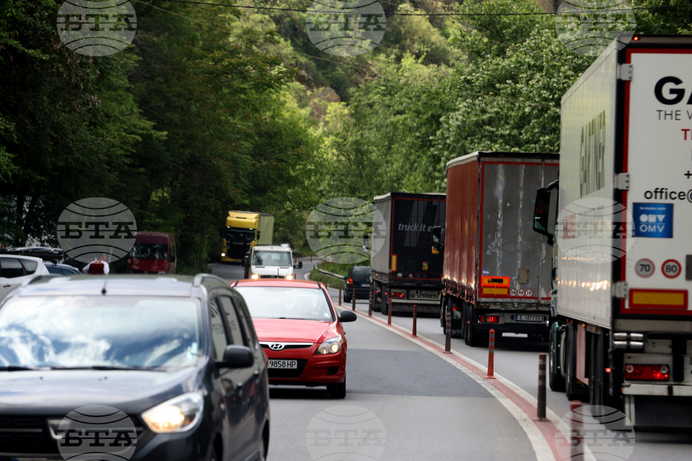 Възстановено е движението при км 391 на път І-1 Симитли - Кресна
