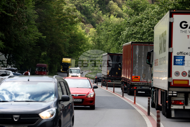 Възстановено е движението при км 391 на път І-1 Симитли - Кресна