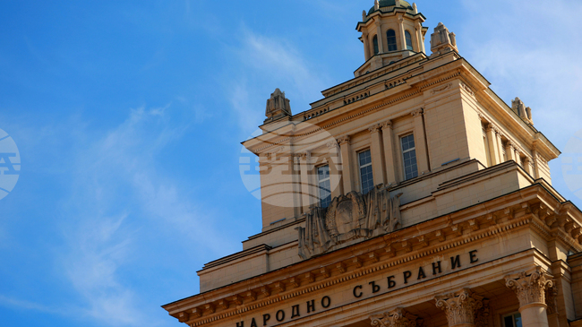 Управляващите са внесли законопроект, свързан с особения търговски управител в "Лукойл" - България