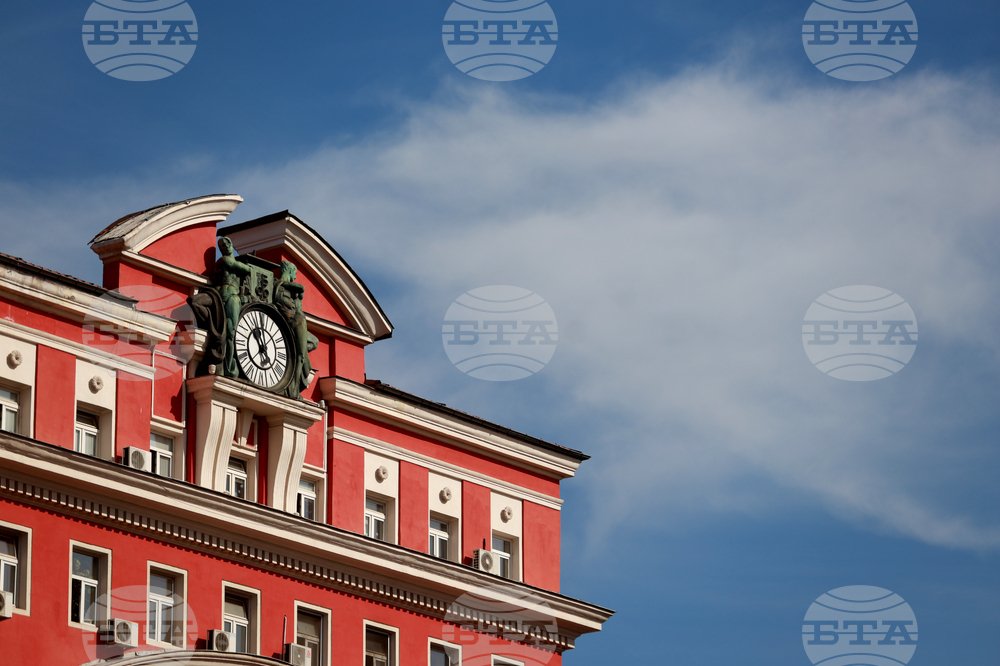 В 4:00 часа тази сутрин върнахме стрелките на часовника с час назад