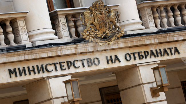 От началото на войната Министерство на отбраната е предоставило тринадесет пакета с помощ за Украйна