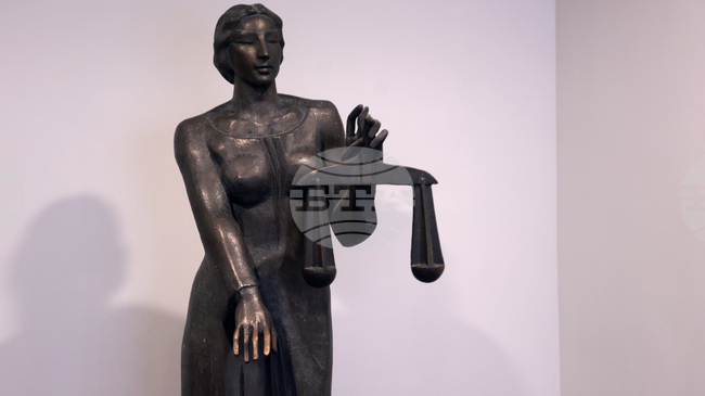 Прокуратурата обвини мъжа, арестуван в Доброславци за държане на хиляди кутии с цигари без бандерол