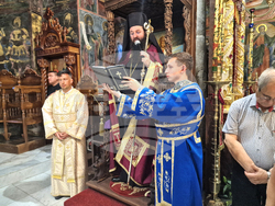 Троянски манастир - чин на опело Богородично - освещаване тъкана икона