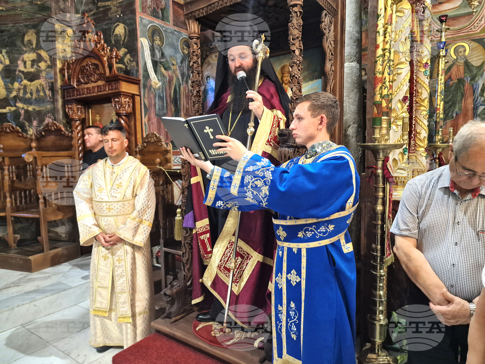 Троянски манастир - чин на опело Богородично - освещаване тъкана икона