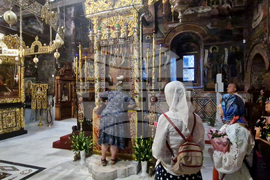 Троянски манастир - чин на опело Богородично - освещаване тъкана икона