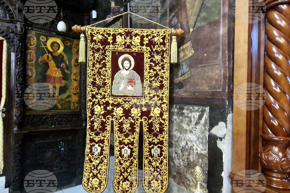 Троянски манастир - чин на опело Богородично - освещаване тъкана икона
