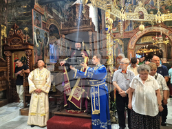 Троянски манастир - чин на опело Богородично - освещаване тъкана икона