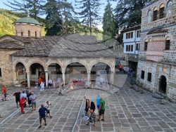 Троянски манастир - чин на опело Богородично - освещаване тъкана икона