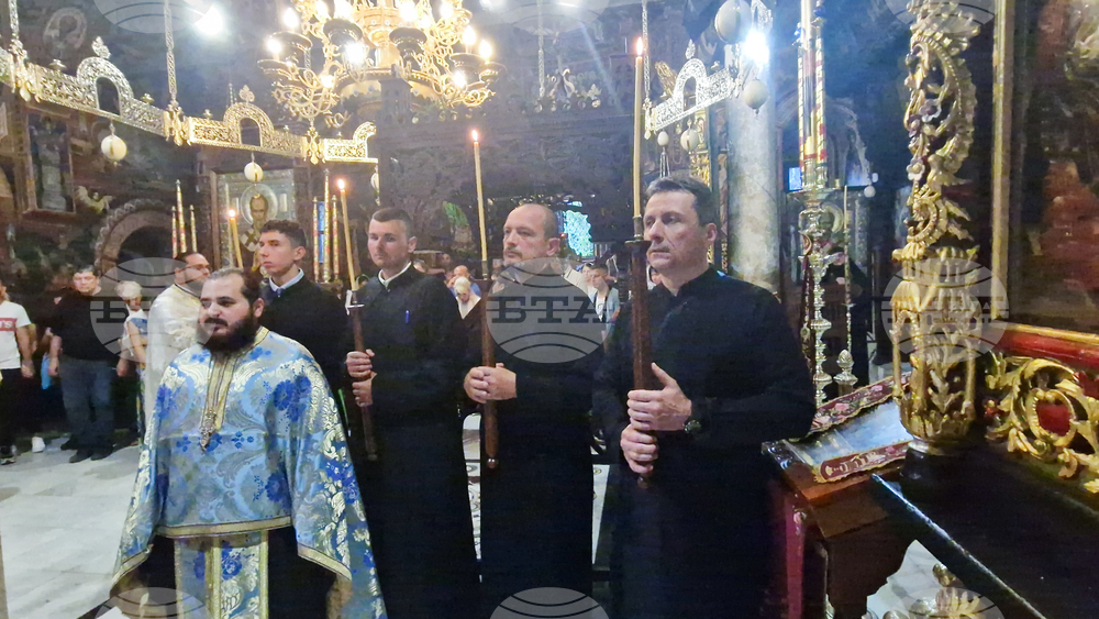Троянски манастир - чин на опело Богородично - освещаване тъкана икона