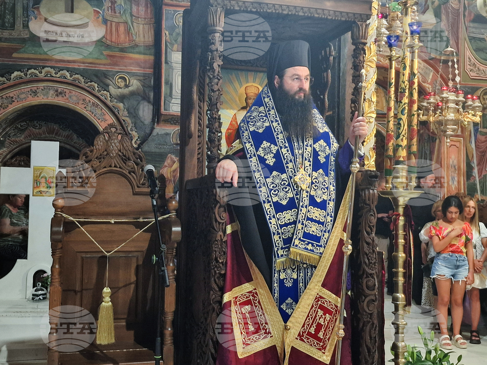 Троянски манастир - чин на опело Богородично - освещаване тъкана икона