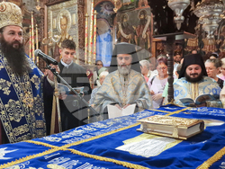 Троянски манастир - чин на опело Богородично - освещаване тъкана икона