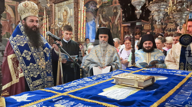 Троянски манастир - чин на опело Богородично - освещаване тъкана икона