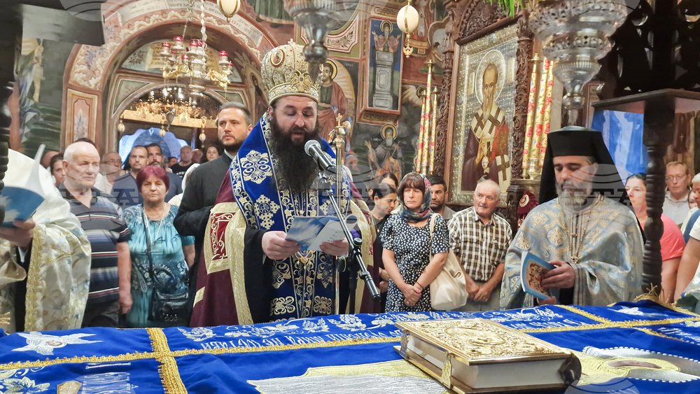 Троянски манастир - чин на опело Богородично - освещаване тъкана икона