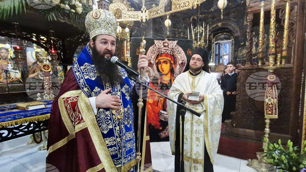 Троянски манастир - чин на опело Богородично - освещаване тъкана икона