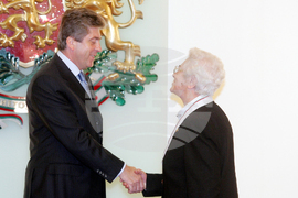 Проф. Донка Петканова - литературен историк