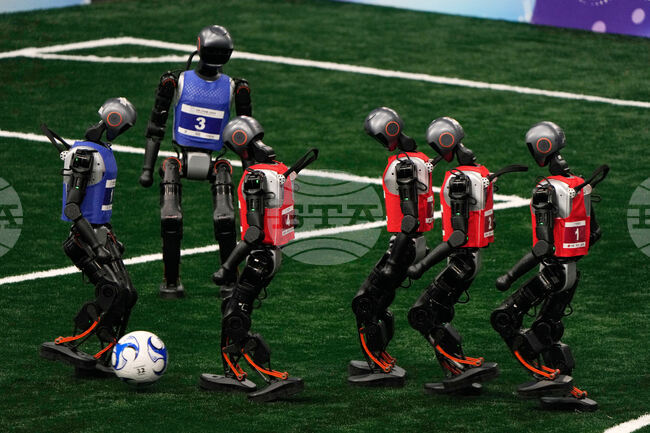 Първата световна надпревара за хуманоидни роботи започна в Китай