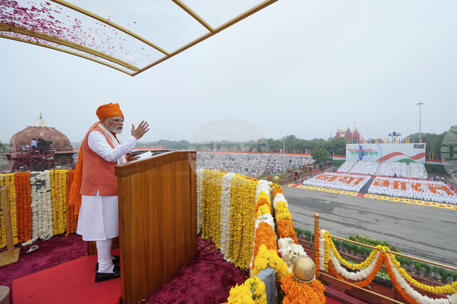 ПТИ: Нарендра Моди призова индийските младежи да разработват иновации, които да помогнат за укрепването на Индия и нейната самостоятелност