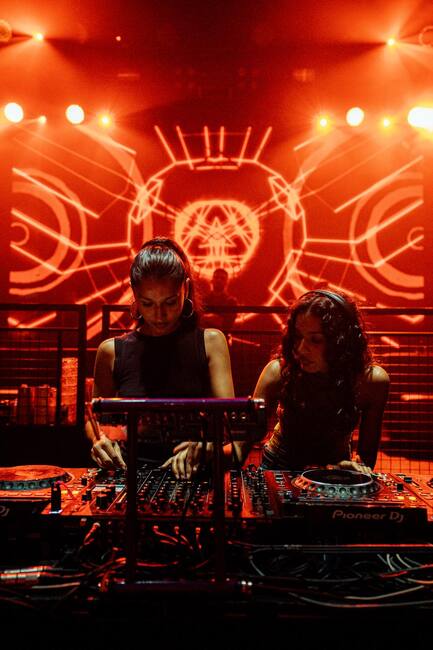 Лондонското дуо Сана и Сеариш Маликс идва за първи път у нас