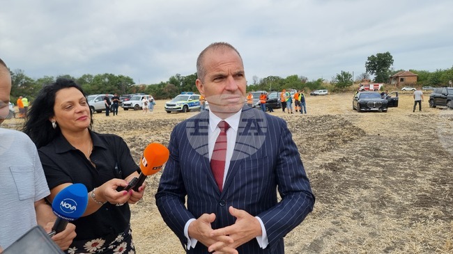 Бързата реакция на пожарникарите е предотвратила по-тежък инцидент с дерайлиралия влак край село Пясъчево, каза вицепремиерът Гроздан Караджов