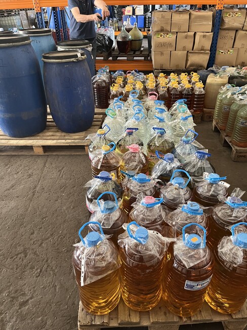 Агенция „Митници“: Над 1100 литра етилов алкохол задържаха митническите служители в Русе