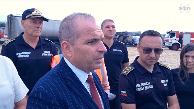 Близо 100 метра от железопътната инфраструктура е изцяло унищожена от инцидента с дерайлиралия влак край с. Пясъчево, каза вицепремиерът Гроздан Караджов