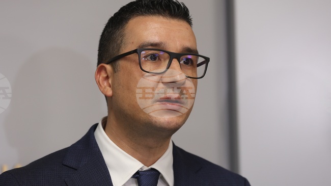 Насоките за прилагане на задължението за двойно обозначаване на цените на стоките и услугите във връзка с въвеждането на еврото в България ще бъдат публикуване в началото на следващата седмица, съобщи министър Дилов