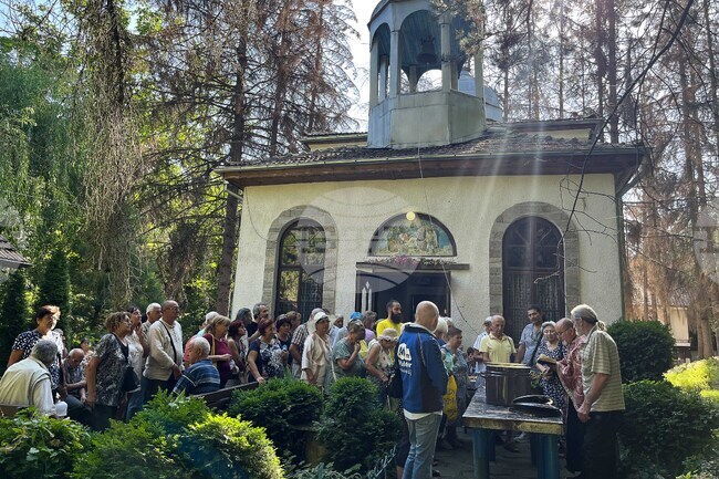 Свищовският манастир „Покров Богородичен“ отбеляза своя храмов празник