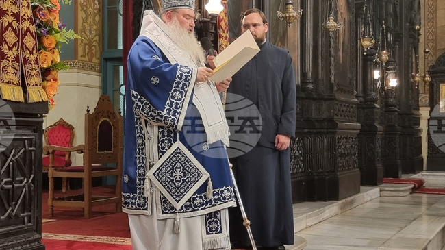 Света Богородица е благодетелка на цялата природа и причина за щедри Божии блага за човечеството, каза митрополит Йоан във Варна