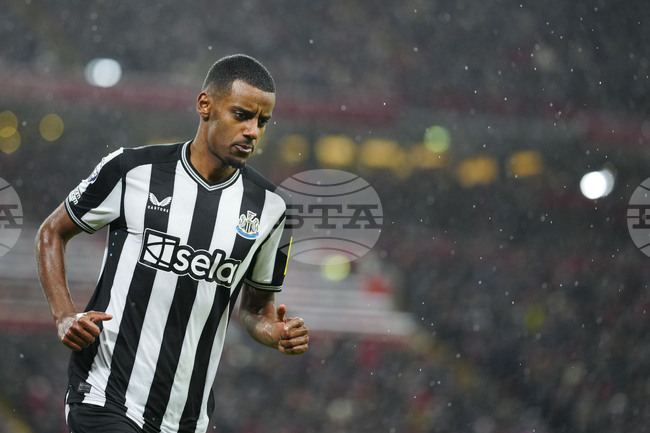 Александър Исак само налива масло в огъня и не помага на никого, заяви Алан Шиърър