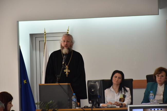 Община Ловеч: Площадът до Художествената галерия в Ловеч остава без име