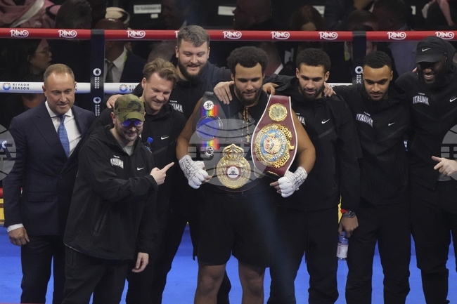 Световната боксова асоциация отмени задължението на Кубрат Пулев да се бие с Майкъл Хънтър, но му нареди защита на пояса срещу Моузес Итаума