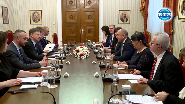 Служебното правителство успя да овладее всички най-важни фактори, които генерират инфлацията, каза Румен Радев по време на среща с Валдис Домбровскис