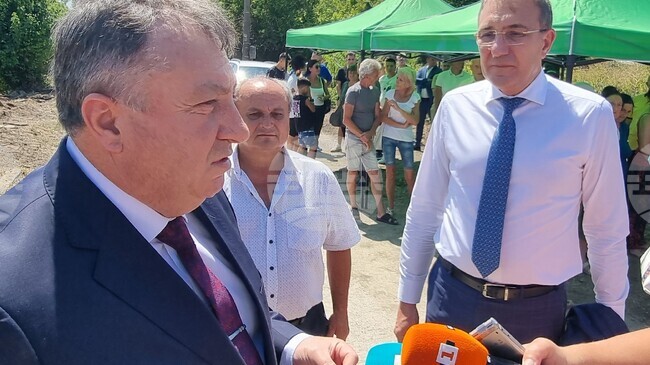 Министър Гуцанов направи първа копка на нов социален дом в с. Царев брод; дава начало и на ремонт в дом за възрастни в Шумен