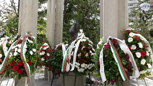 С вой на сирени и едноминутно мълчание във ВМА почетоха паметта на загиналите при спасяване на човешки живот