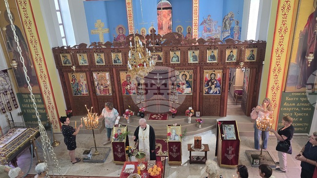 Сливенското с. Младово отбеляза празника на местния храм „Успение Богородично“ с тържествена литургия