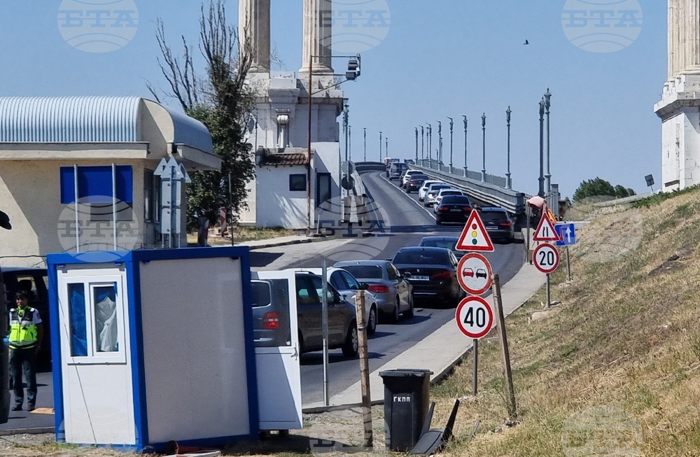 Интензивен е трафикът на всички гранични преходи с Румъния, съобщи „Гранична полиция“ 