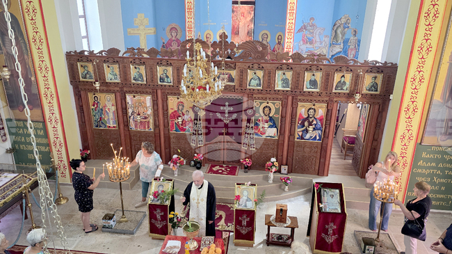 Сливенското с. Младово отбеляза празника на местния храм „Успение Богородично“ с тържествена литургия