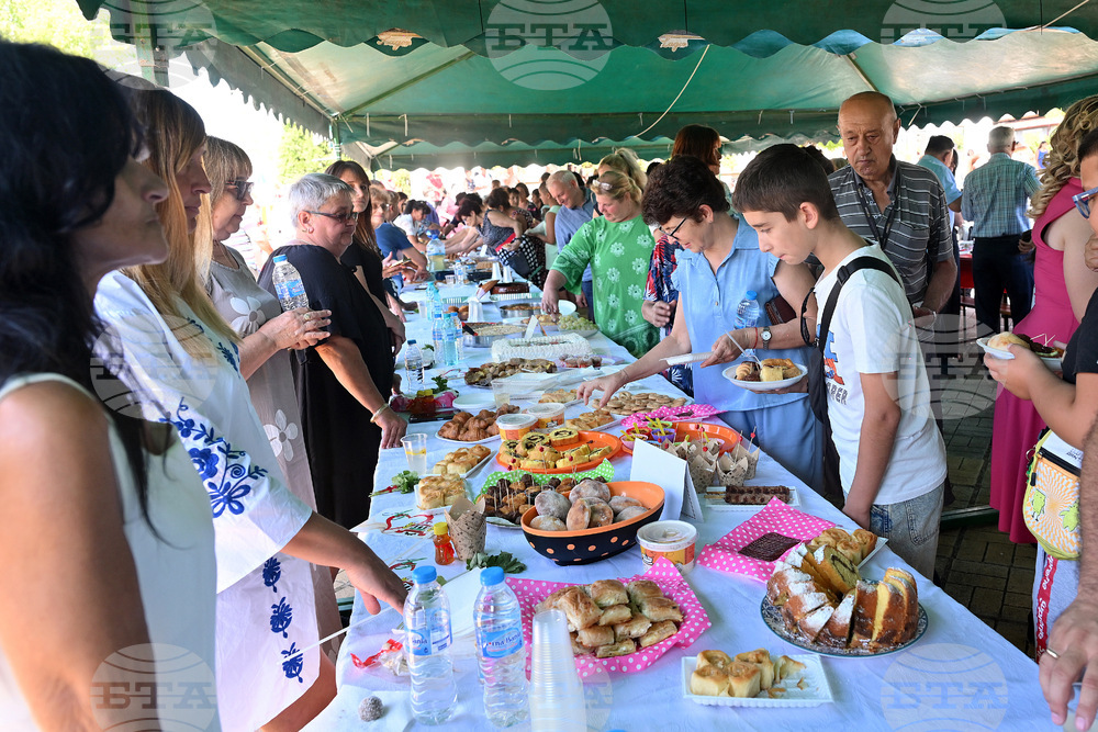 С кулинарна изложба в Брусарци отбелязаха празника на общината Успение Богородично