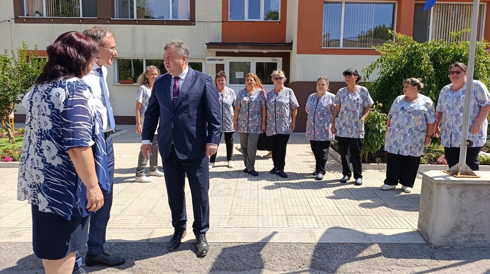 Кметът пред министър Гуцанов в Дома за стари хора: За Шумен социалната политика е приоритет, разширяваме Дома с инвестиция от над 5 млн. лв.