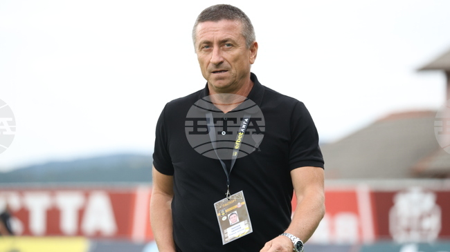 По време на паузата в шампионата трябва да има семинар на съдиите, заяви треньорът на Монтана Анатоли Нанков