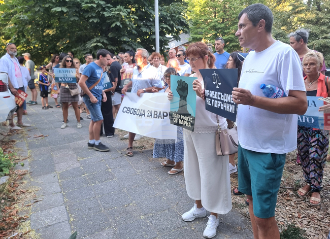 В Деня на Варна граждани излязоха отново на протест заради ареста на кмета Благомир Коцев
