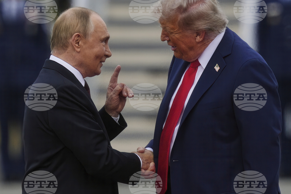 "Ню Йорк таймс": Тръмп и Путин тръгнаха от летището в една лимузина и без преводачи