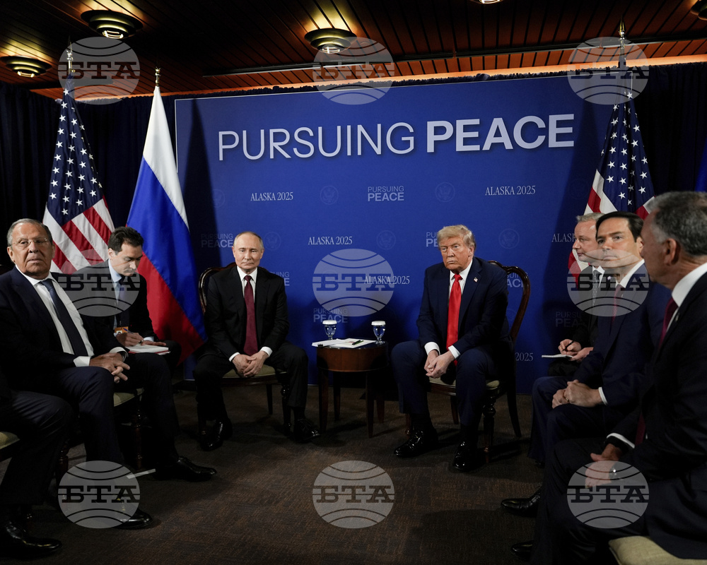 Срещата във формат "три на три" между Путин и Тръмп приключи, съобщи Кремъл
