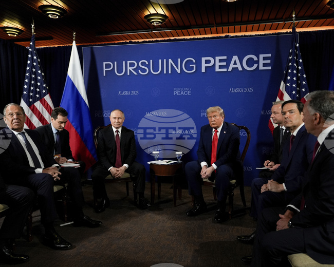 Срещата във формат "три на три" между Путин и Тръмп приключи, съобщи Кремъл