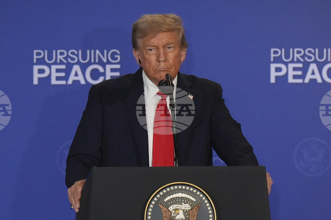 Тръмп заяви, че няма незабавни планове да санкционира Китай за купуването на руски петрол