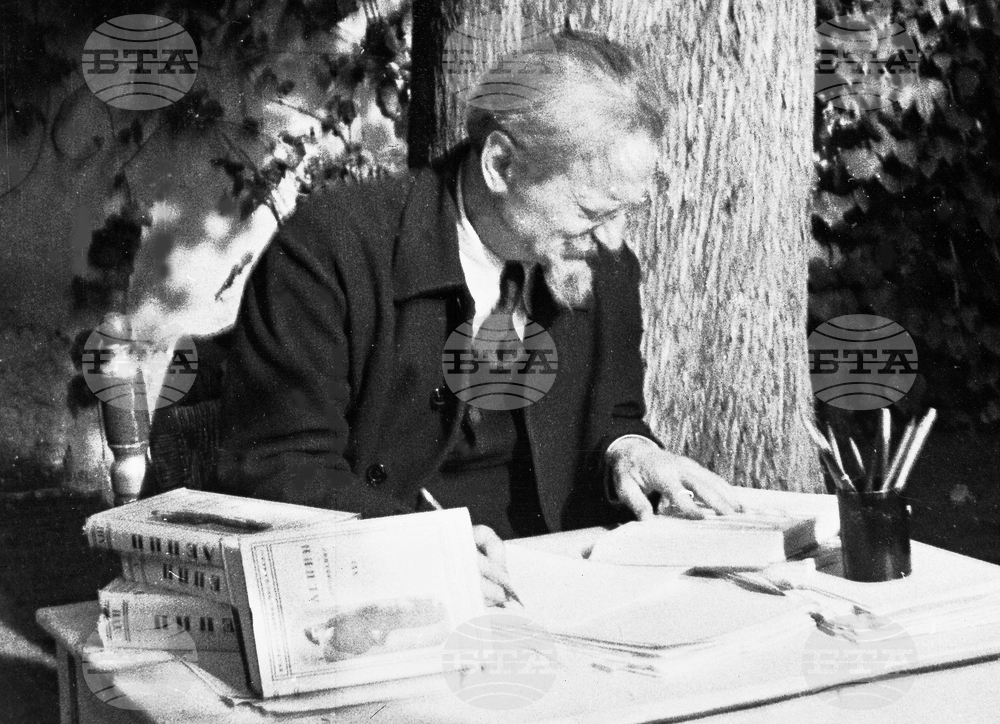 Преди 85 години в Мексико умира Лев Троцки, след като ден по-рано става жертва на покушение от гостенин, поканен в дома му