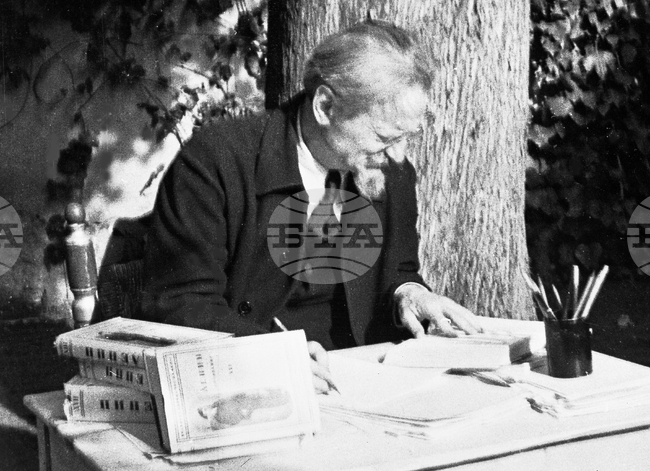 Преди 85 години в Мексико умира Лев Троцки, след като ден по-рано става жертва на покушение от гостенин, поканен в дома му