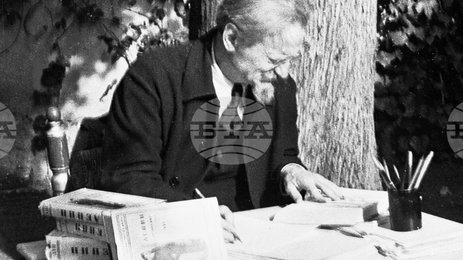 Преди 85 години в Мексико умира Лев Троцки, след като ден по-рано става жертва на покушение от гостенин, поканен в дома му