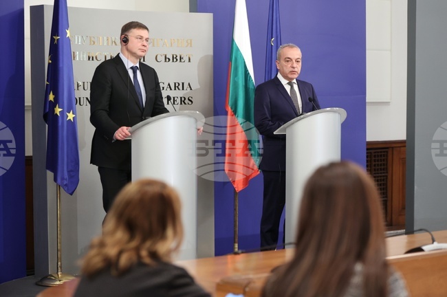 Министерски съвет - Гълъб Донев - Валдис Домбровскис - брифинг